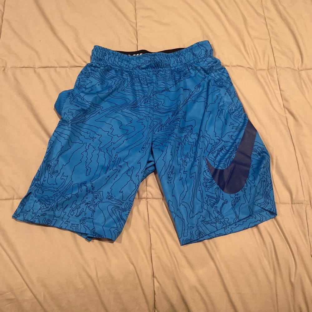 Nike shorts size medium